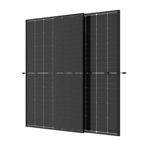 Zwei schwarze Solarmodule für Warmwasser mit Photovoltaik Heizstab